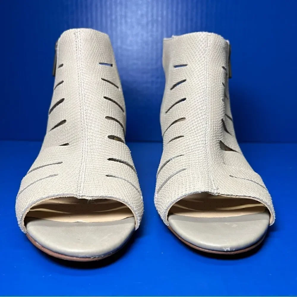 Clarks Artisan Deloria Ivy Stacked Block Heel Sandal Sand Beige‎ Women 9.5